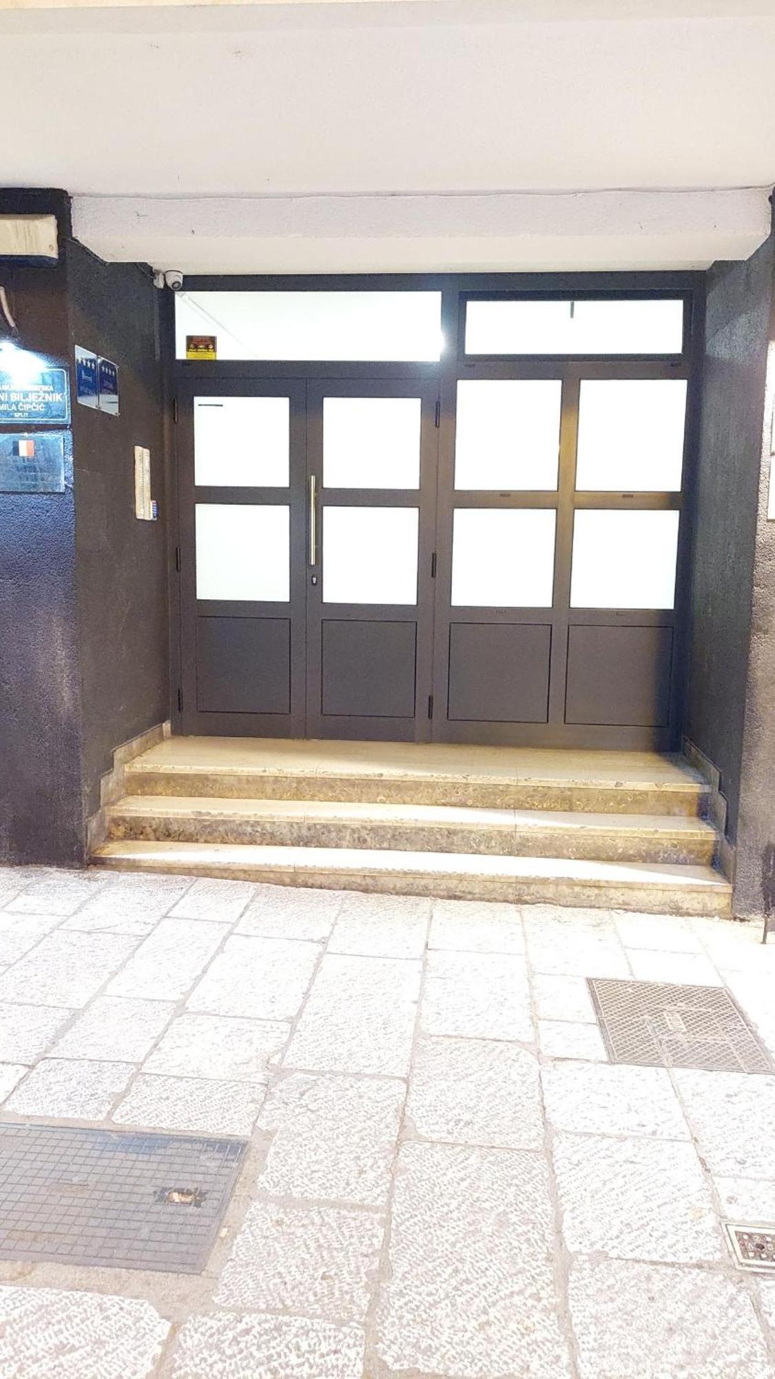 Room With Private Toilet And Terrace In City Center In Shared Apartment 斯普利特 外观 照片